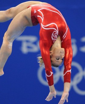 皇马客战赫罗纳，榜首悬念升级