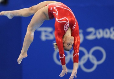 皇马客战赫罗纳，榜首悬念升级